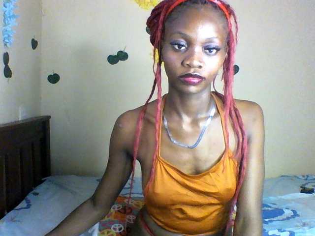 Luna-Noir live cam on BongaCams