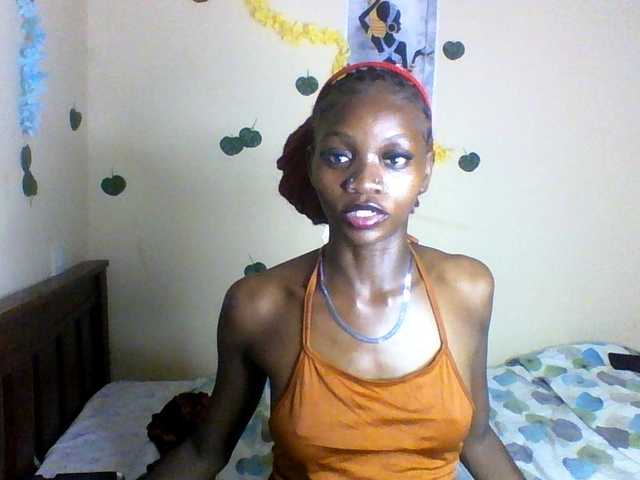 Luna-Noir live cam on BongaCams