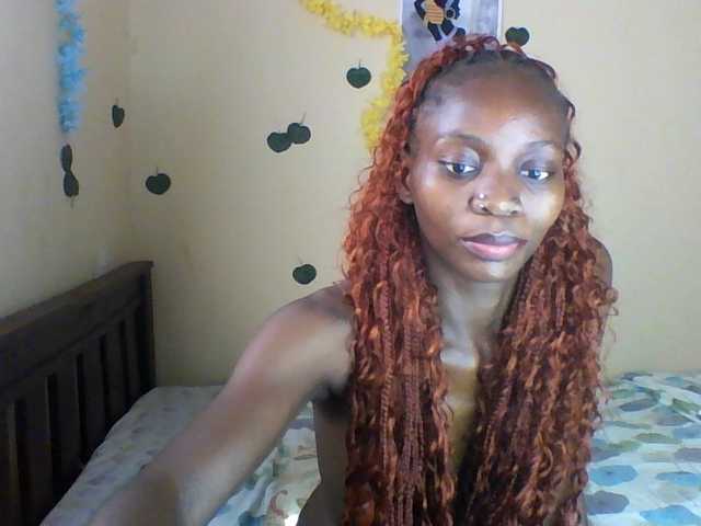 Luna-Noir live cam on BongaCams