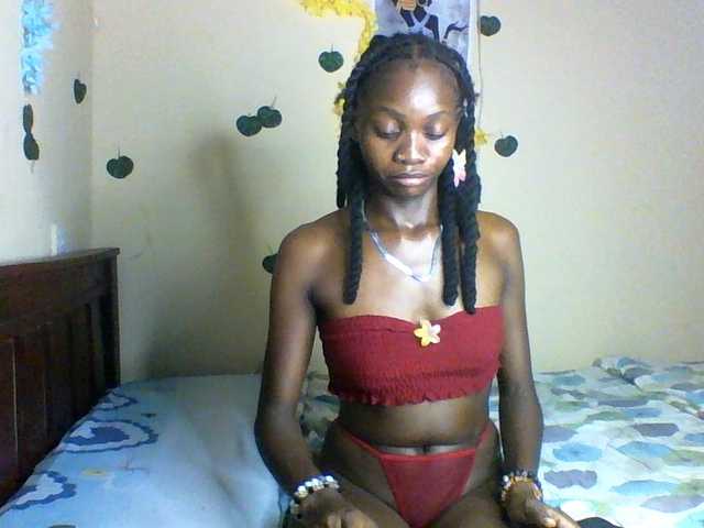 le modèle Luna-Noir est en webcam porno dans un show sur le site bongacams, il possède les tags suivants: Ebony,Brunette,Shaved