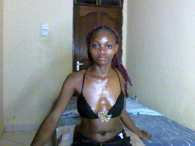 Luna-Noir live cam on BongaCams