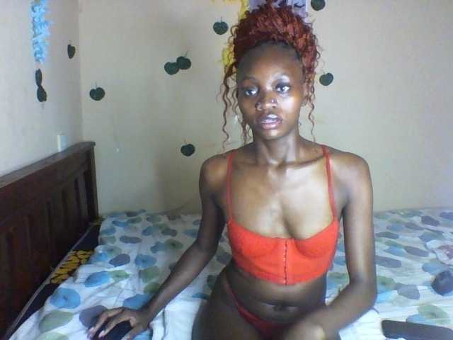 Luna-Noir live cam on BongaCams
