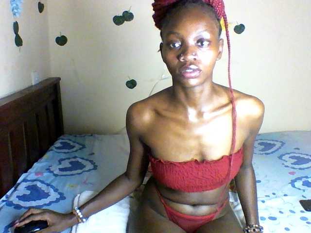 Luna-Noir live cam on BongaCams