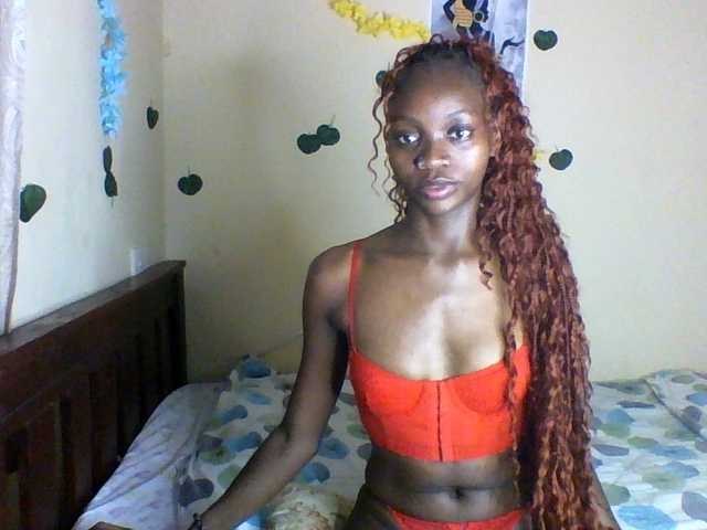 Luna-Noir live cam on BongaCams