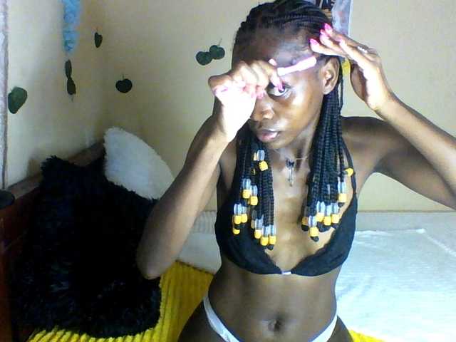 Luna-Noir live cam on BongaCams