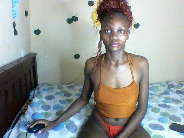 Luna-Noir live cam on BongaCams