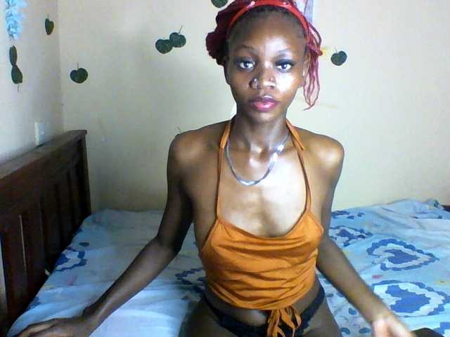 Luna-Noir live cam on BongaCams