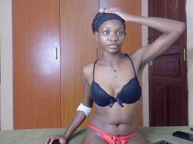 Luna-Noir live cam on BongaCams