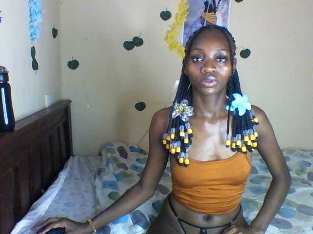 Luna-Noir live cam on BongaCams
