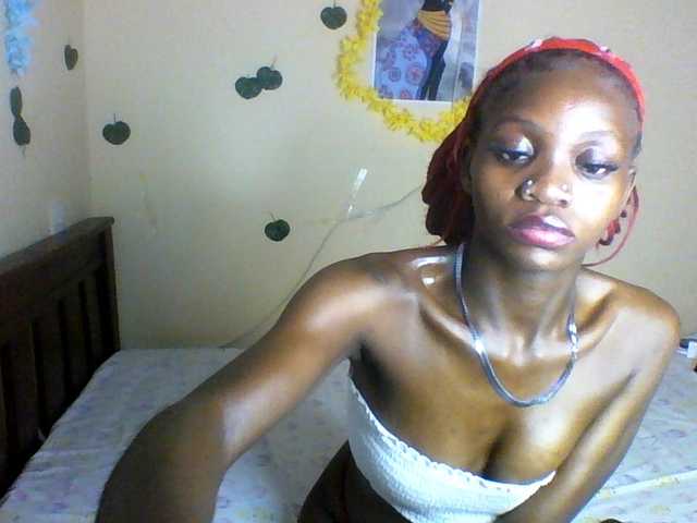 Luna-Noir live cam on BongaCams