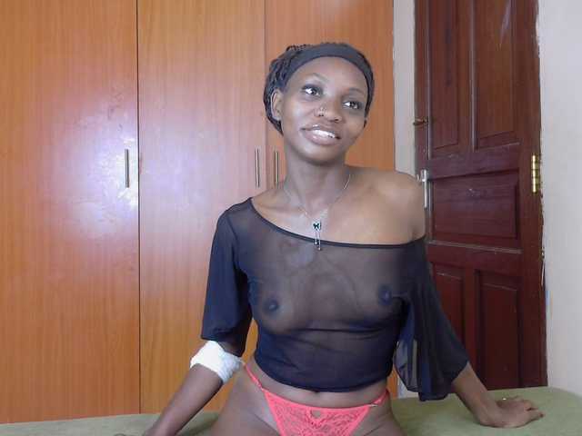 Luna-Noir live cam on BongaCams