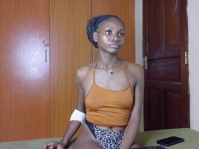 Luna-Noir live cam on BongaCams