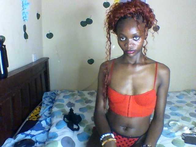 Luna-Noir live cam on BongaCams