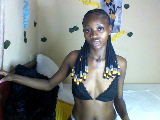 Luna-Noir live cam on BongaCams