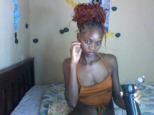 Luna-Noir live cam on BongaCams