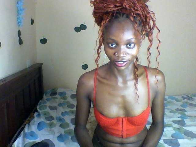 Luna-Noir live cam on BongaCams