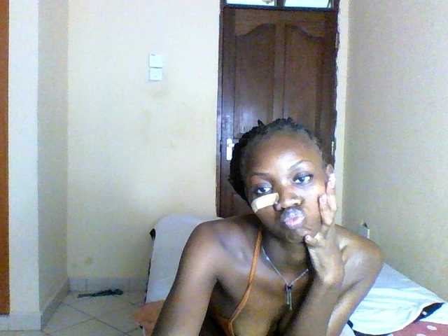 Luna-Noir live cam on BongaCams