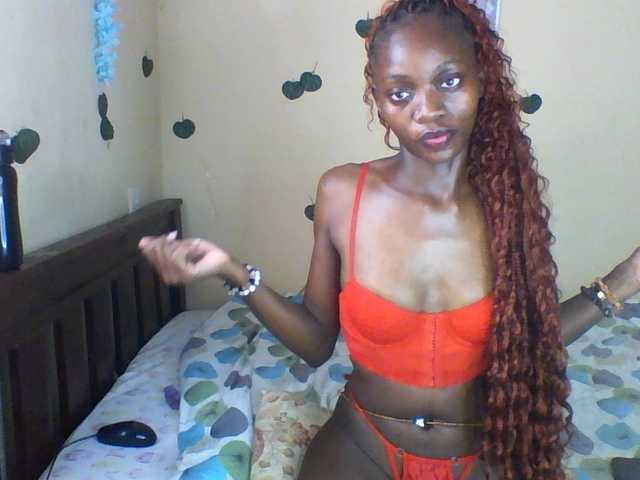 Luna-Noir live cam on BongaCams