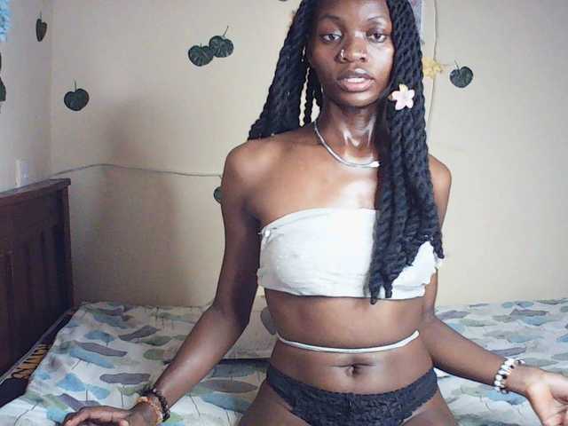 Luna-Noir's BongaCams show and profile