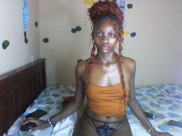 Luna-Noir live cam on BongaCams