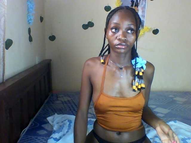 Luna-Noir live cam on BongaCams