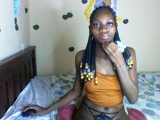 Luna-Noir live cam on BongaCams