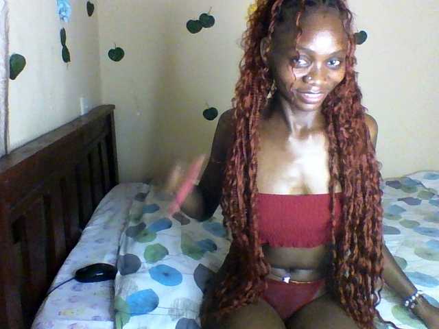 Luna-Noir live cam on BongaCams