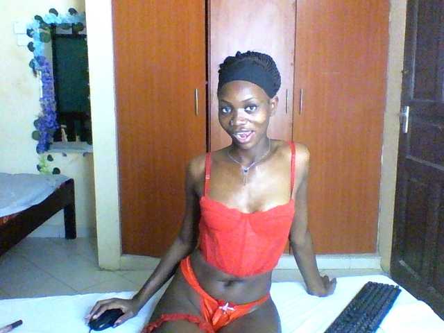 Luna-Noir live cam on BongaCams