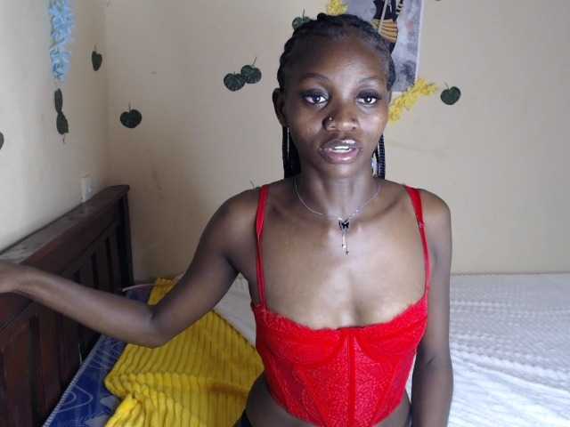 Luna-Noir live cam on BongaCams