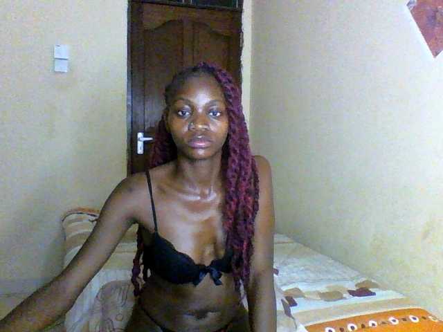 Luna-Noir live cam on BongaCams