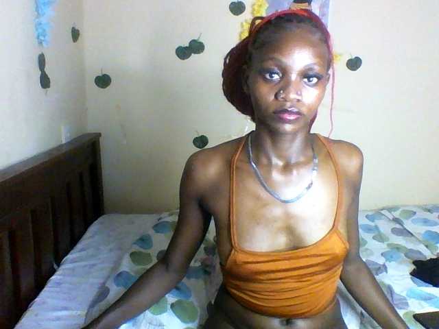 Luna-Noir live cam on BongaCams