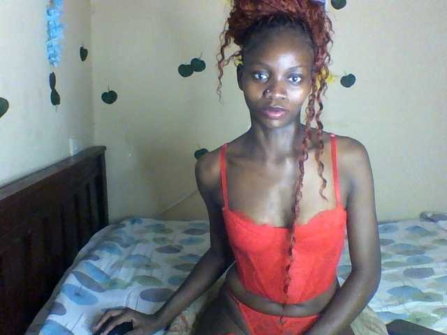 Luna-Noir live cam on BongaCams