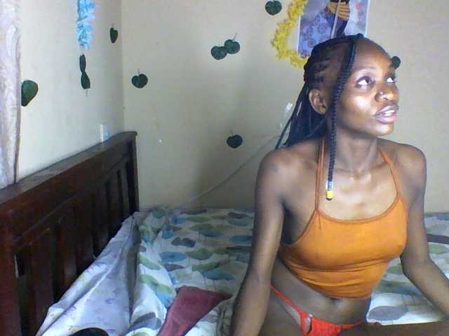 Luna-Noir live cam on BongaCams