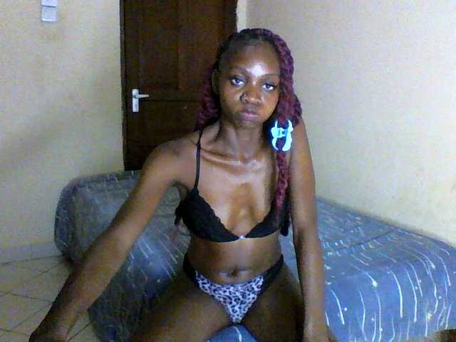 Luna-Noir live cam on BongaCams