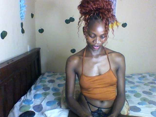 Luna-Noir live cam on BongaCams