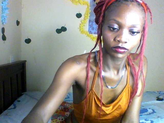 Luna-Noir live cam on BongaCams