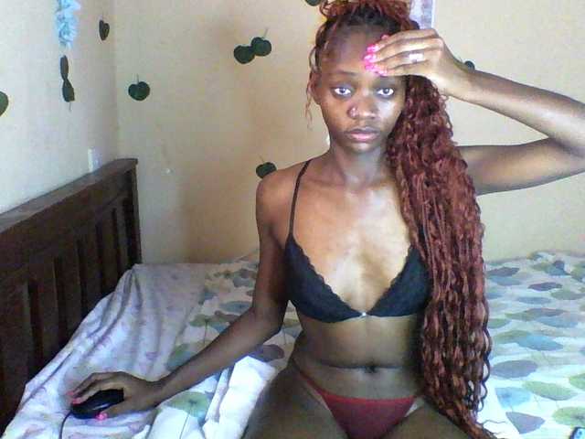 Luna-Noir live cam on BongaCams
