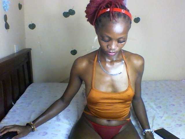 Luna-Noir live cam on BongaCams