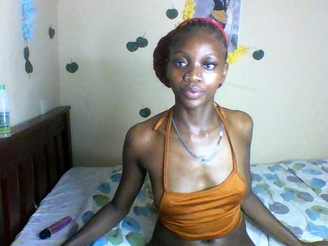 Luna-Noir live cam on BongaCams