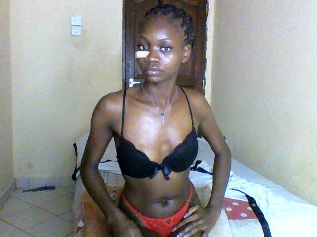 Luna-Noir live cam on BongaCams