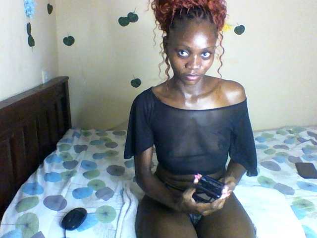 Luna-Noir live cam on BongaCams