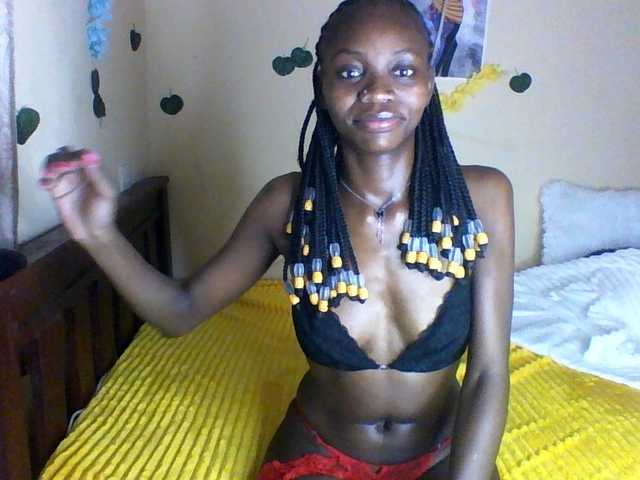 Luna-Noir live cam on BongaCams
