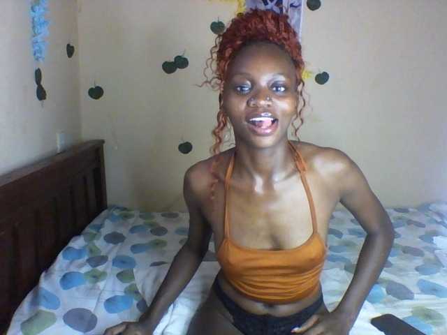 Luna-Noir live cam on BongaCams