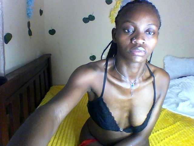 Luna-Noir live cam on BongaCams