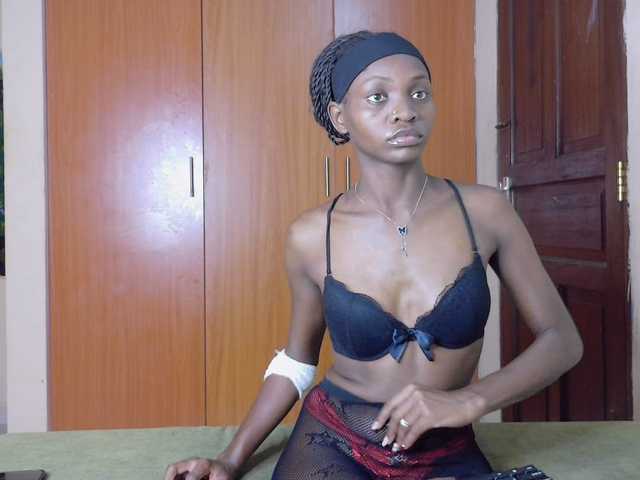 Luna-Noir live cam on BongaCams