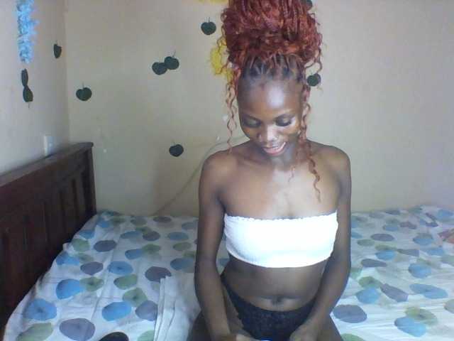 Luna-Noir live cam on BongaCams