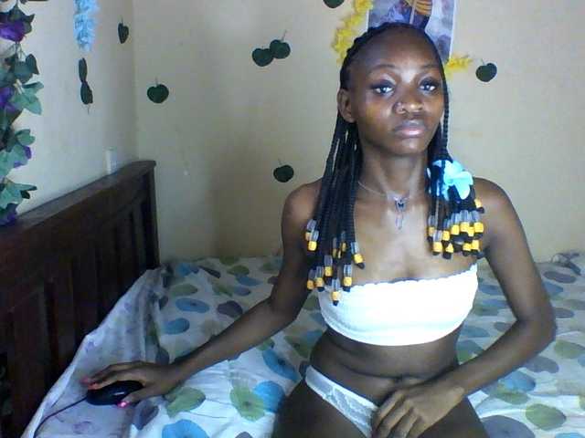 Luna-Noir live cam on BongaCams