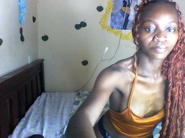 Luna-Noir live cam on BongaCams
