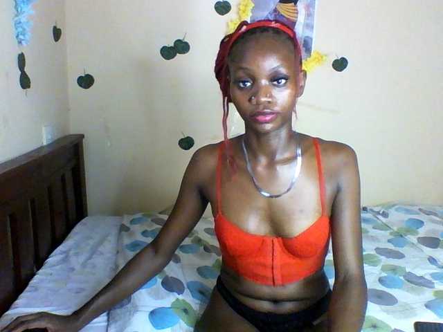 Luna-Noir live cam on BongaCams