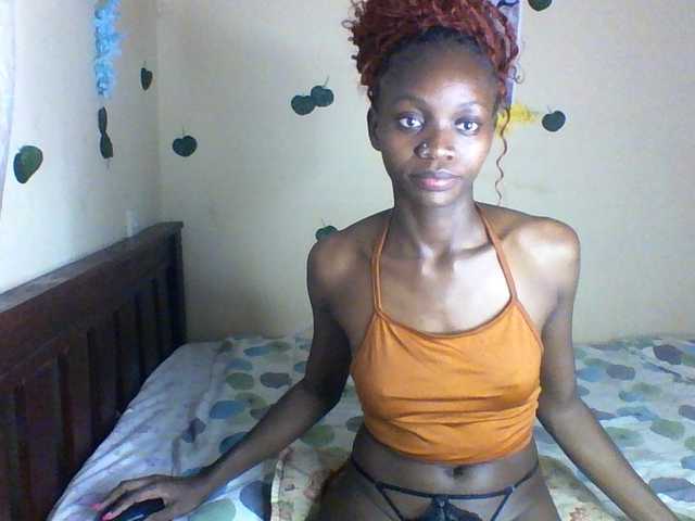 Luna-Noir live cam on BongaCams